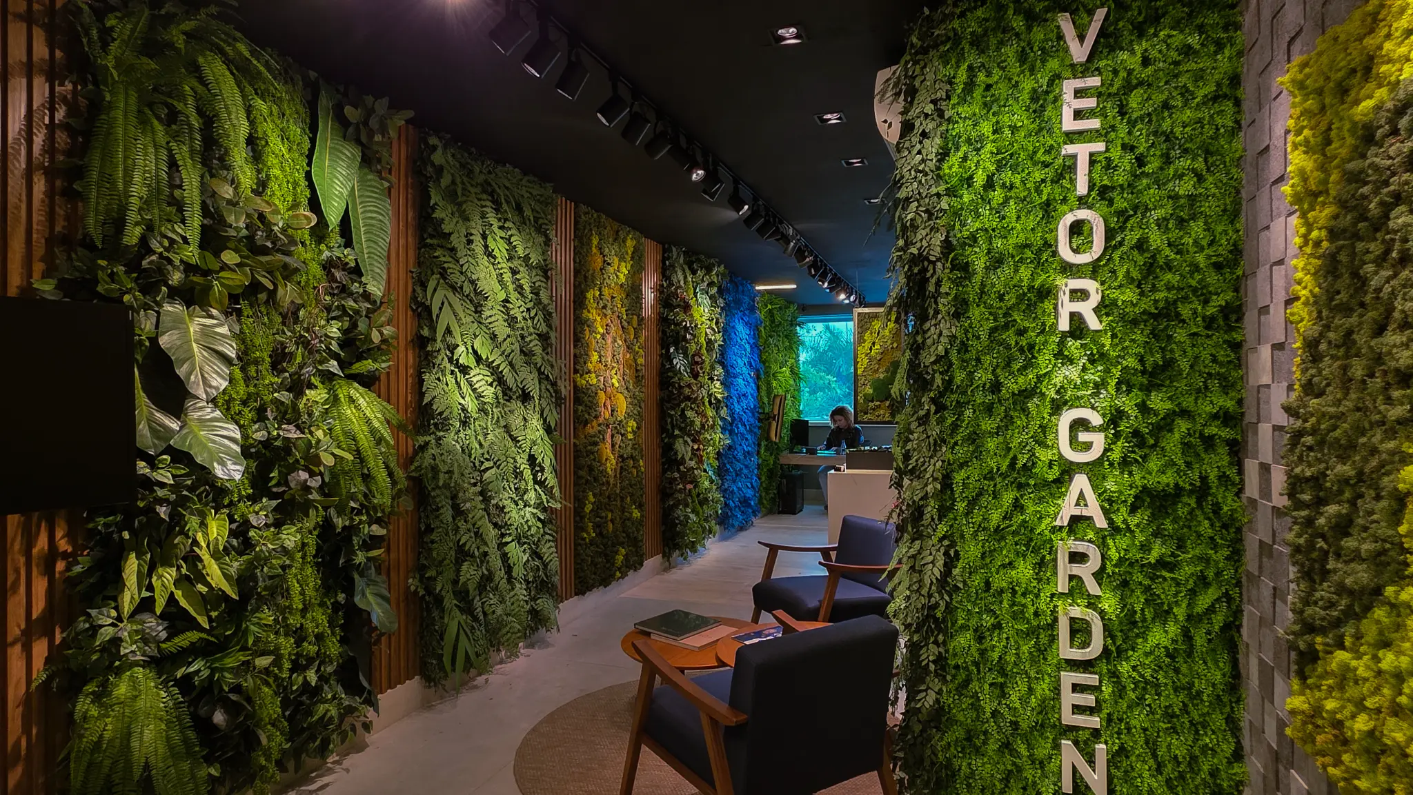 Interior do Maior Showroom de Jardins Verticais do RJ